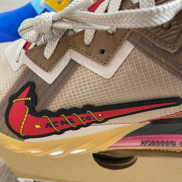 Nike Lebron 18 Low “Wile E. Coyote vs Roadrunner” - Picture 11 of 11